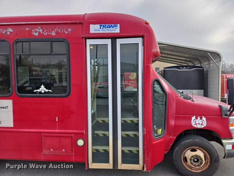 image for item DU2701 2013 Ford E350 shuttle bus