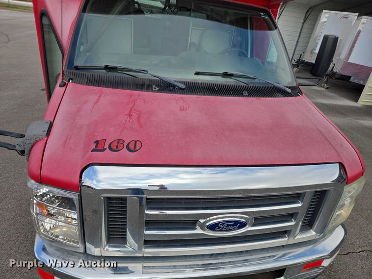 image for item DU2701 2013 Ford E350 shuttle bus