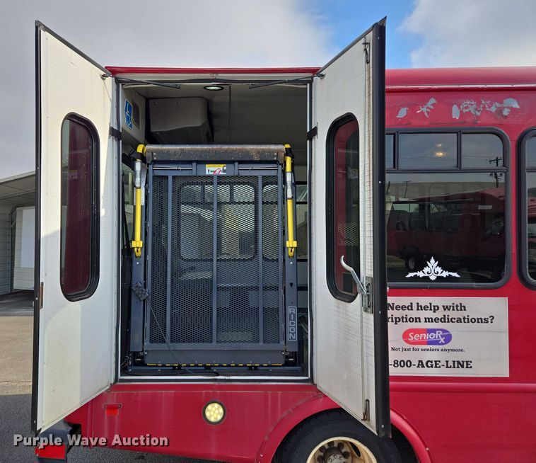 image for item DU2701 2013 Ford E350 shuttle bus