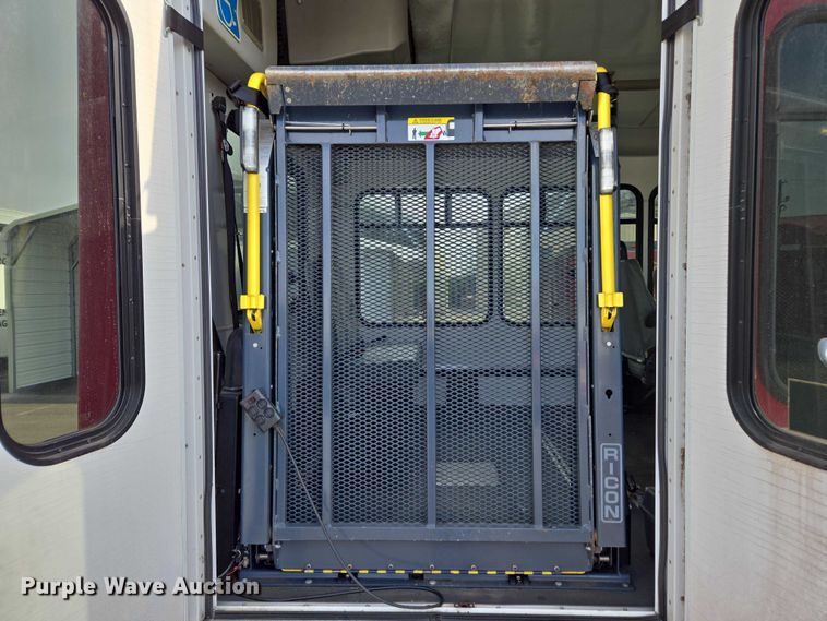 image for item DU2701 2013 Ford E350 shuttle bus