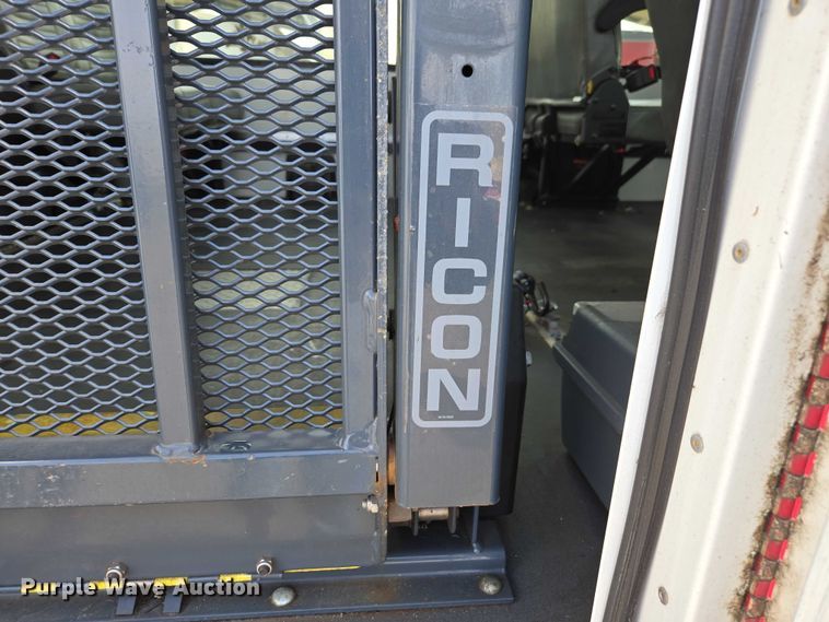 image for item DU2701 2013 Ford E350 shuttle bus