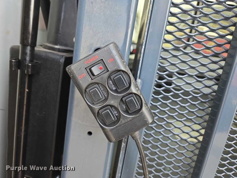 image for item DU2701 2013 Ford E350 shuttle bus