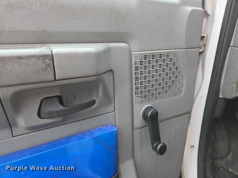 image for item DU2701 2013 Ford E350 shuttle bus