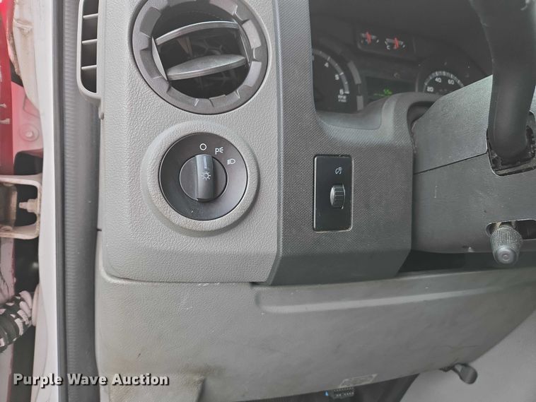 image for item DU2701 2013 Ford E350 shuttle bus