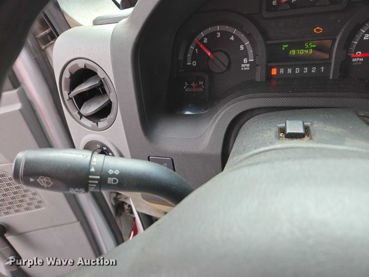 image for item DU2701 2013 Ford E350 shuttle bus