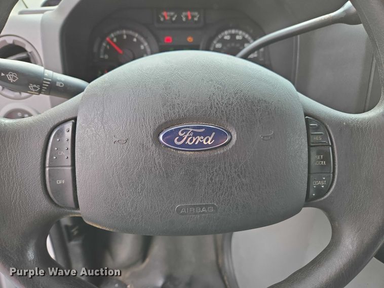 image for item DU2701 2013 Ford E350 shuttle bus