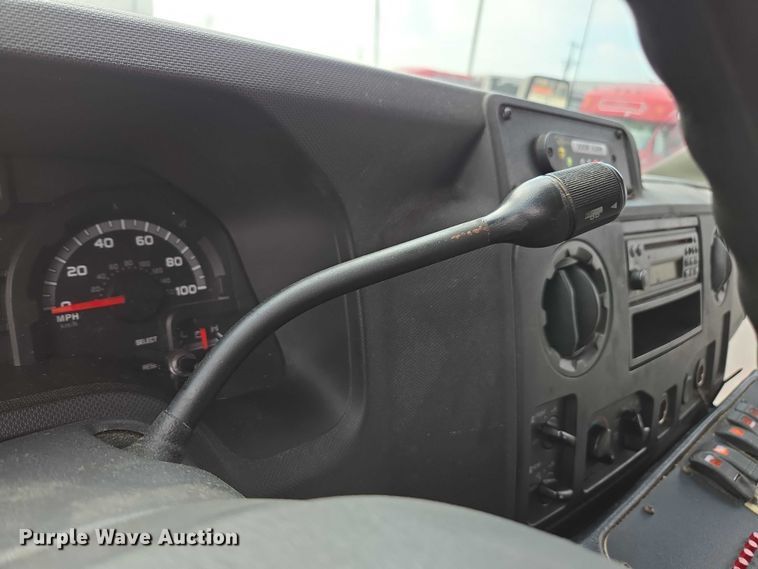 image for item DU2701 2013 Ford E350 shuttle bus