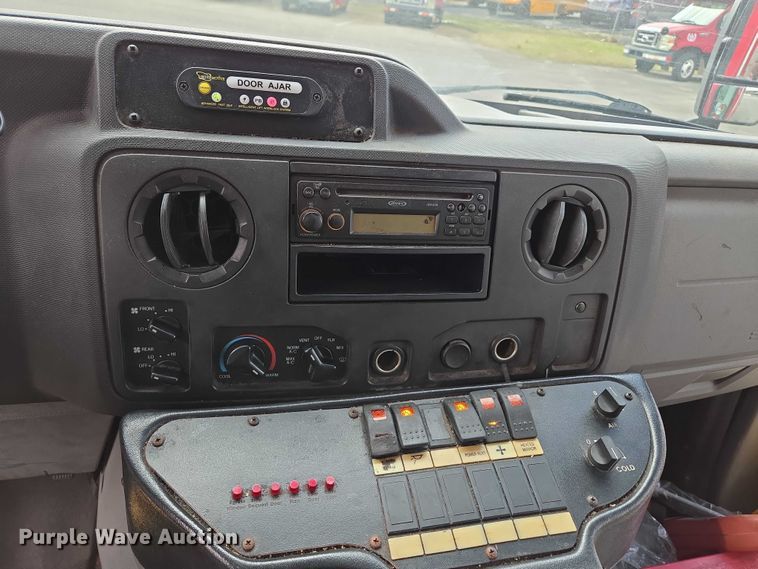 image for item DU2701 2013 Ford E350 shuttle bus