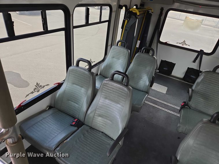 image for item DU2701 2013 Ford E350 shuttle bus