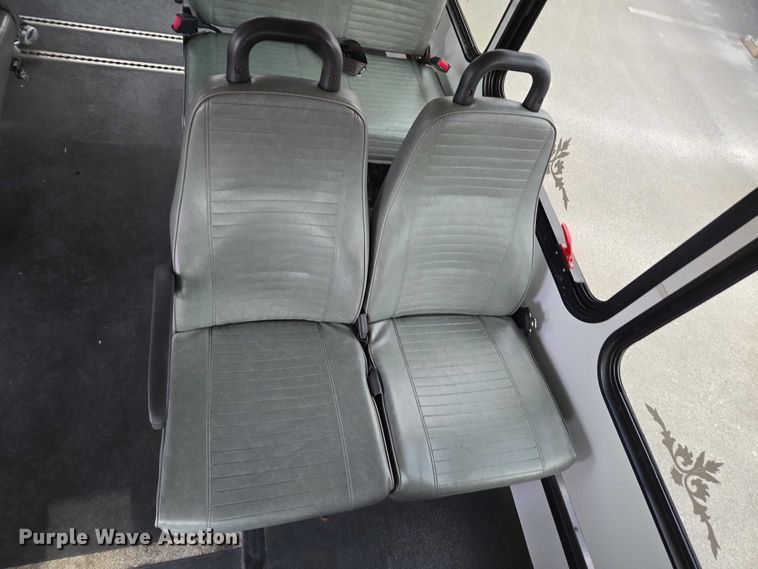 image for item DU2701 2013 Ford E350 shuttle bus