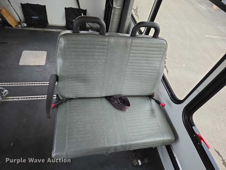 image for item DU2701 2013 Ford E350 shuttle bus