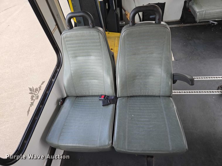 image for item DU2701 2013 Ford E350 shuttle bus