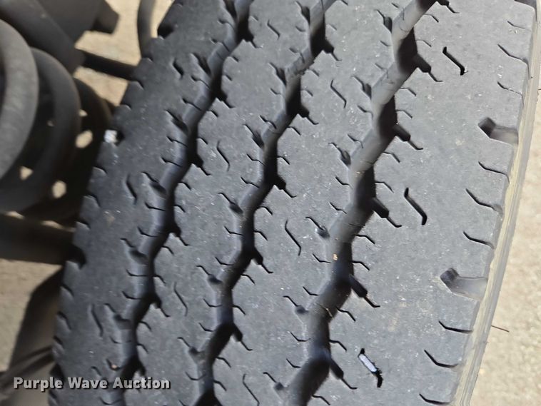 image for item DU2701 2013 Ford E350 shuttle bus