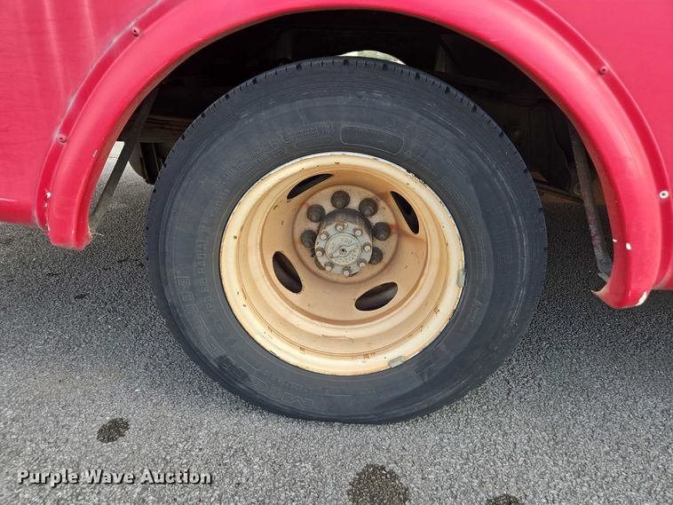 image for item DU2701 2013 Ford E350 shuttle bus