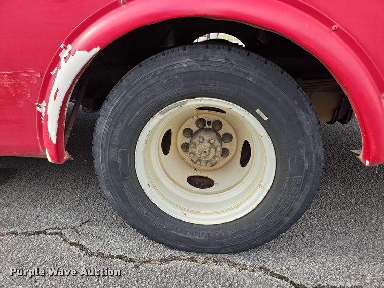 image for item DU2701 2013 Ford E350 shuttle bus