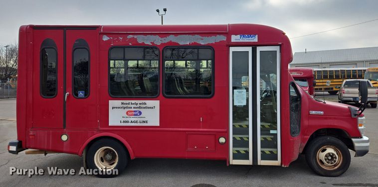 image for item DU2702 2013 Ford E350 shuttle bus