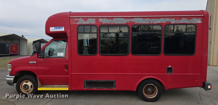 image for item DU2702 2013 Ford E350 shuttle bus