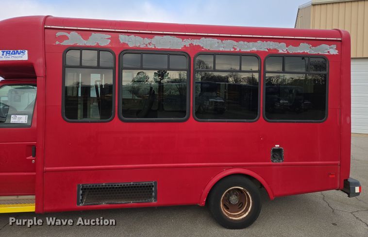 image for item DU2702 2013 Ford E350 shuttle bus