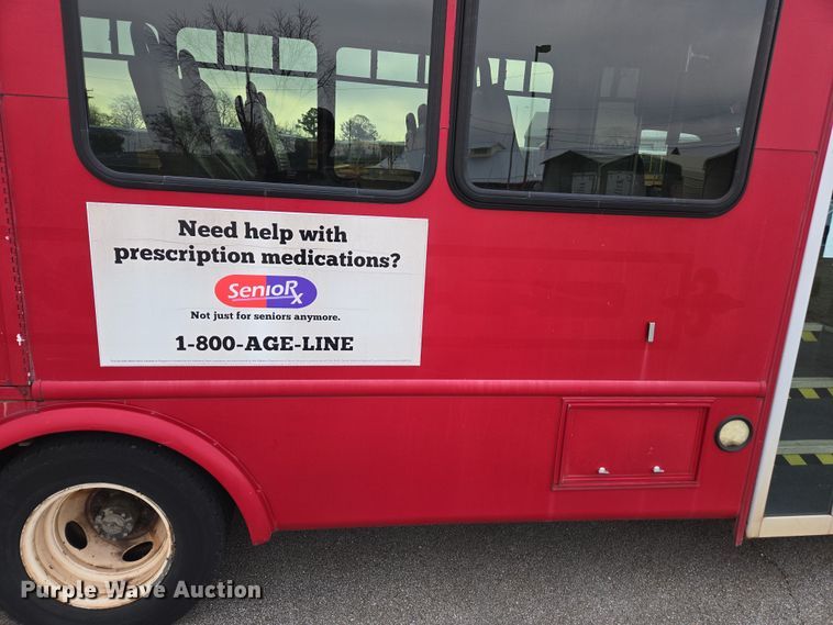 image for item DU2702 2013 Ford E350 shuttle bus