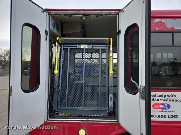 image for item DU2702 2013 Ford E350 shuttle bus