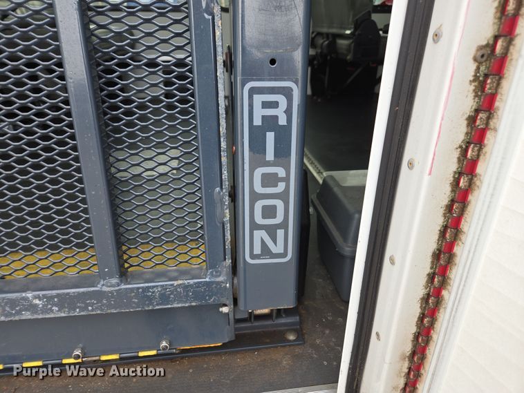 image for item DU2702 2013 Ford E350 shuttle bus