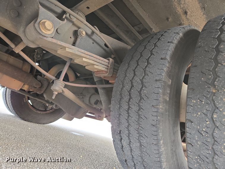 image for item DU2702 2013 Ford E350 shuttle bus