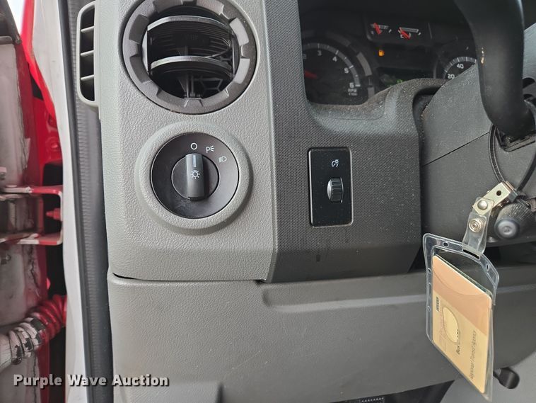 image for item DU2702 2013 Ford E350 shuttle bus