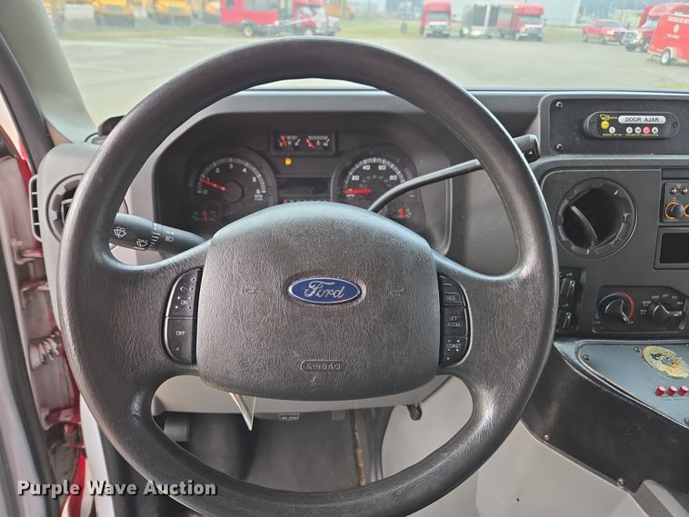 image for item DU2702 2013 Ford E350 shuttle bus