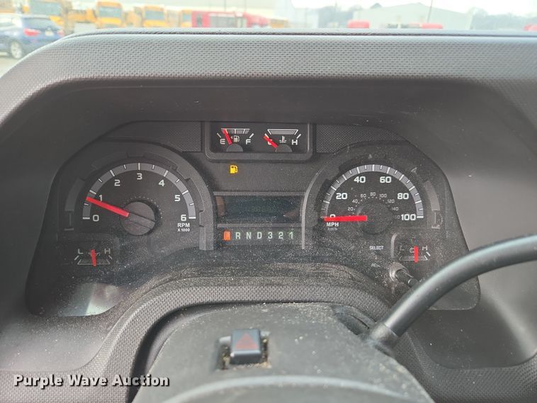 image for item DU2702 2013 Ford E350 shuttle bus