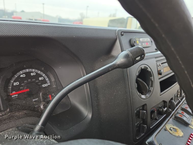 image for item DU2702 2013 Ford E350 shuttle bus