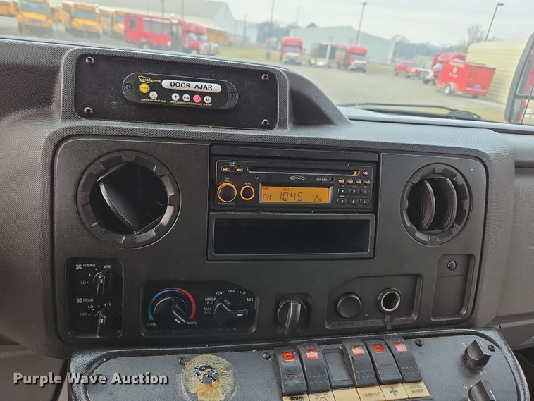 image for item DU2702 2013 Ford E350 shuttle bus