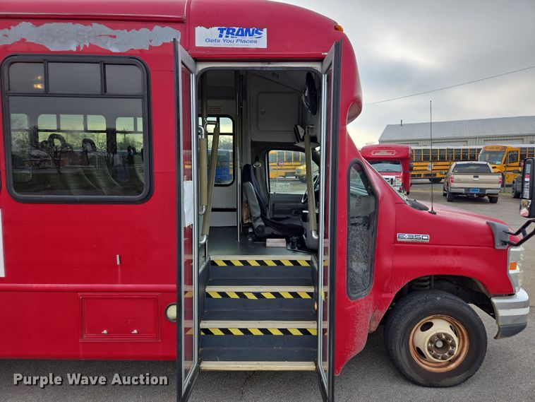 image for item DU2702 2013 Ford E350 shuttle bus