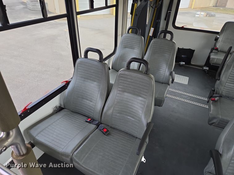 image for item DU2702 2013 Ford E350 shuttle bus