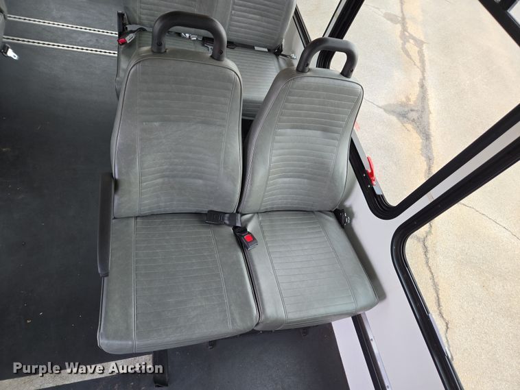 image for item DU2702 2013 Ford E350 shuttle bus