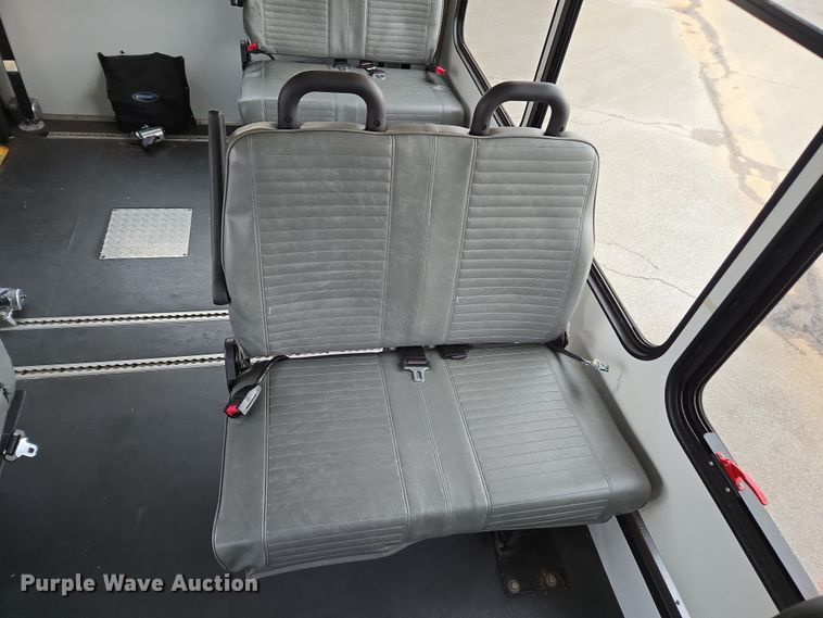 image for item DU2702 2013 Ford E350 shuttle bus