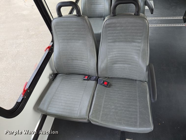 image for item DU2702 2013 Ford E350 shuttle bus