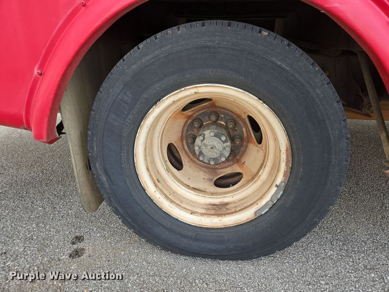 image for item DU2702 2013 Ford E350 shuttle bus