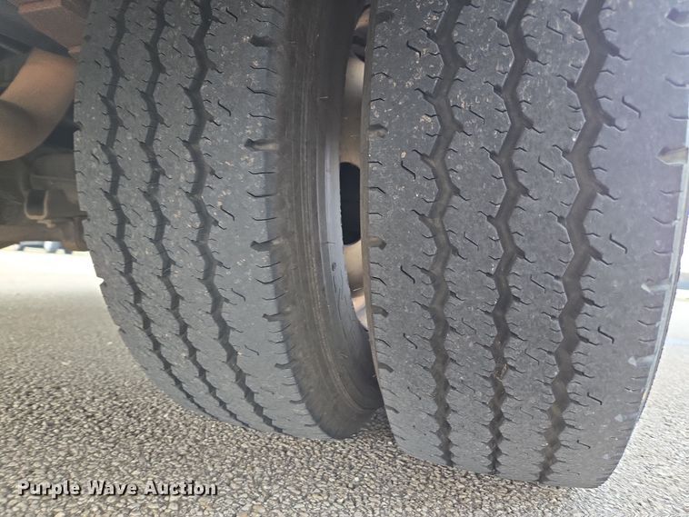 image for item DU2702 2013 Ford E350 shuttle bus