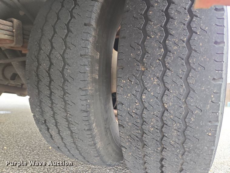 image for item DU2702 2013 Ford E350 shuttle bus