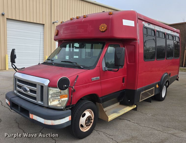 image for item DU2703 2010 Ford E450 shuttle bus