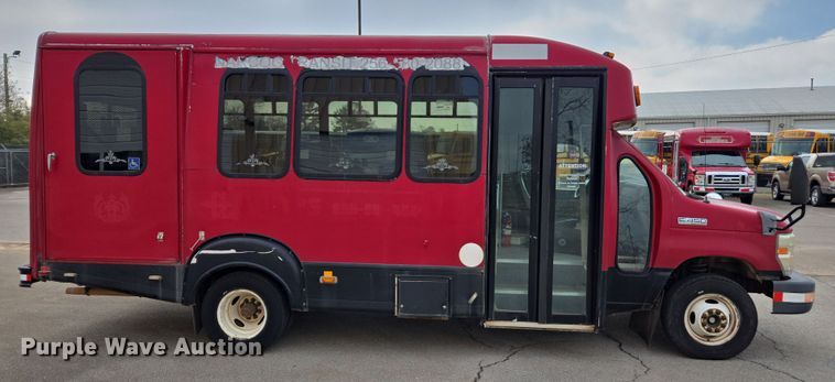 image for item DU2703 2010 Ford E450 shuttle bus