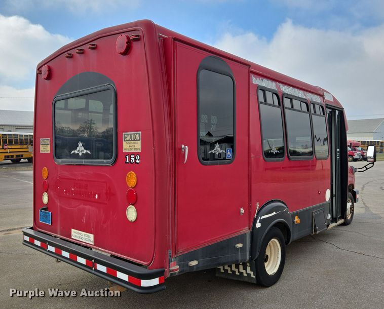 image for item DU2703 2010 Ford E450 shuttle bus