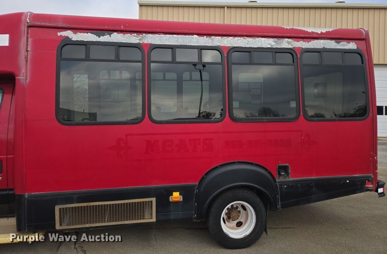 image for item DU2703 2010 Ford E450 shuttle bus