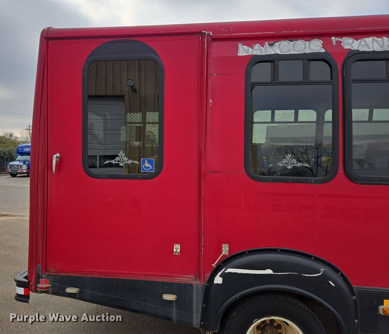 image for item DU2703 2010 Ford E450 shuttle bus