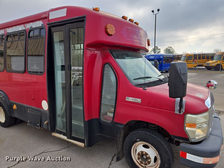 image for item DU2703 2010 Ford E450 shuttle bus