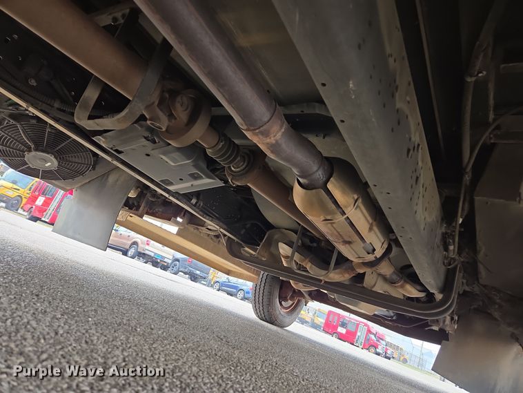 image for item DU2703 2010 Ford E450 shuttle bus