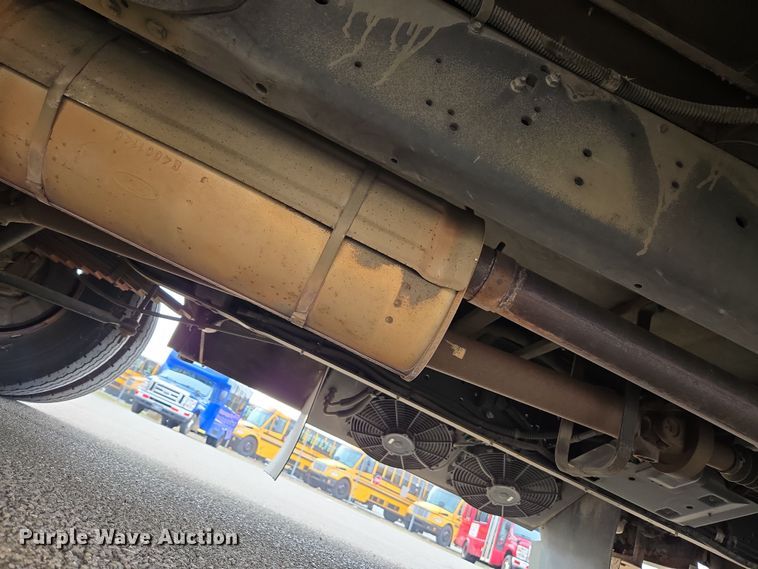 image for item DU2703 2010 Ford E450 shuttle bus