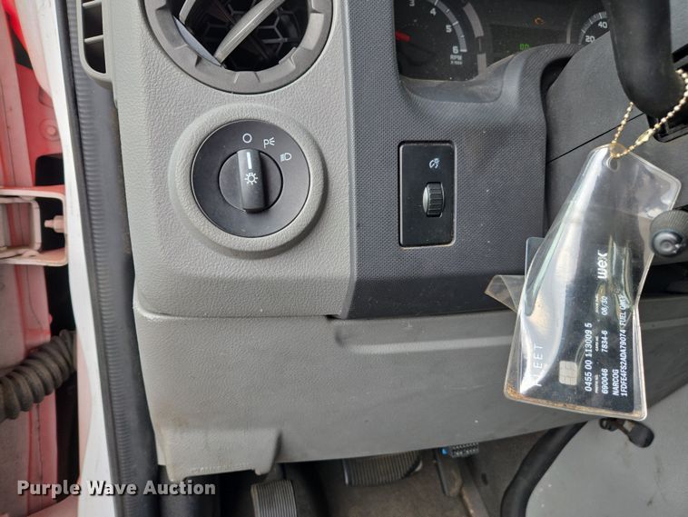 image for item DU2703 2010 Ford E450 shuttle bus