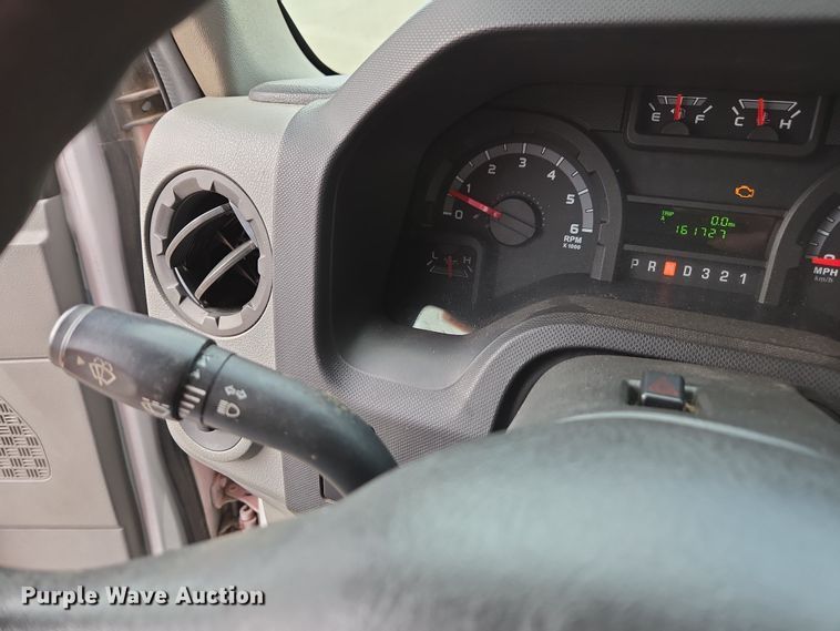 image for item DU2703 2010 Ford E450 shuttle bus