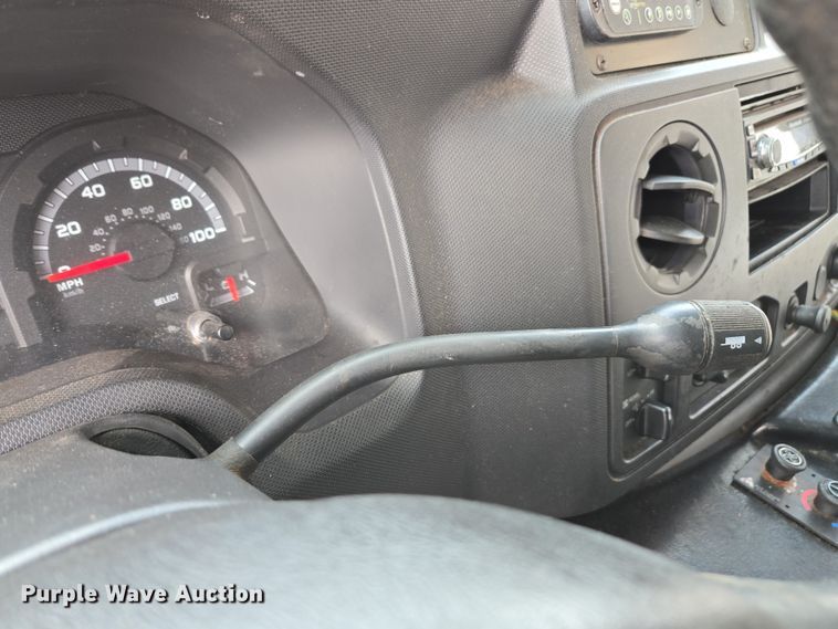 image for item DU2703 2010 Ford E450 shuttle bus